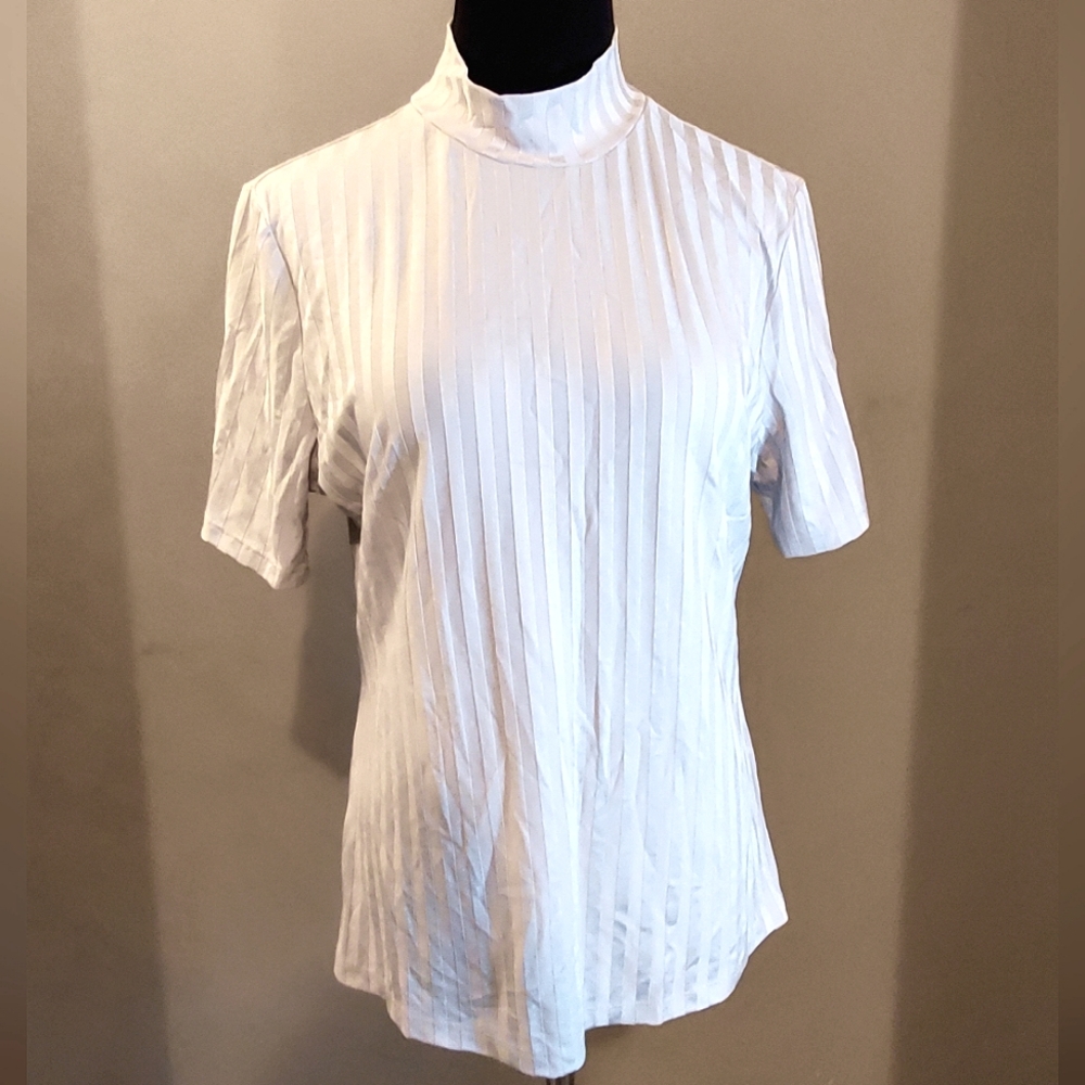 🌸 H&M 🌸 Turtle neck white tee